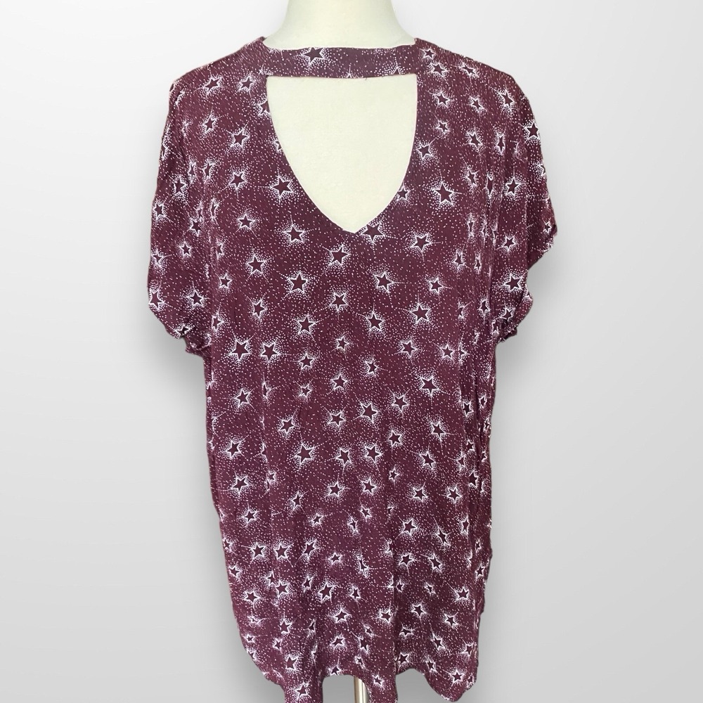 Torrid Womens Size 3 3X Blouse Tunic Top Short Sleeve Cutout Maroon‎ Stars